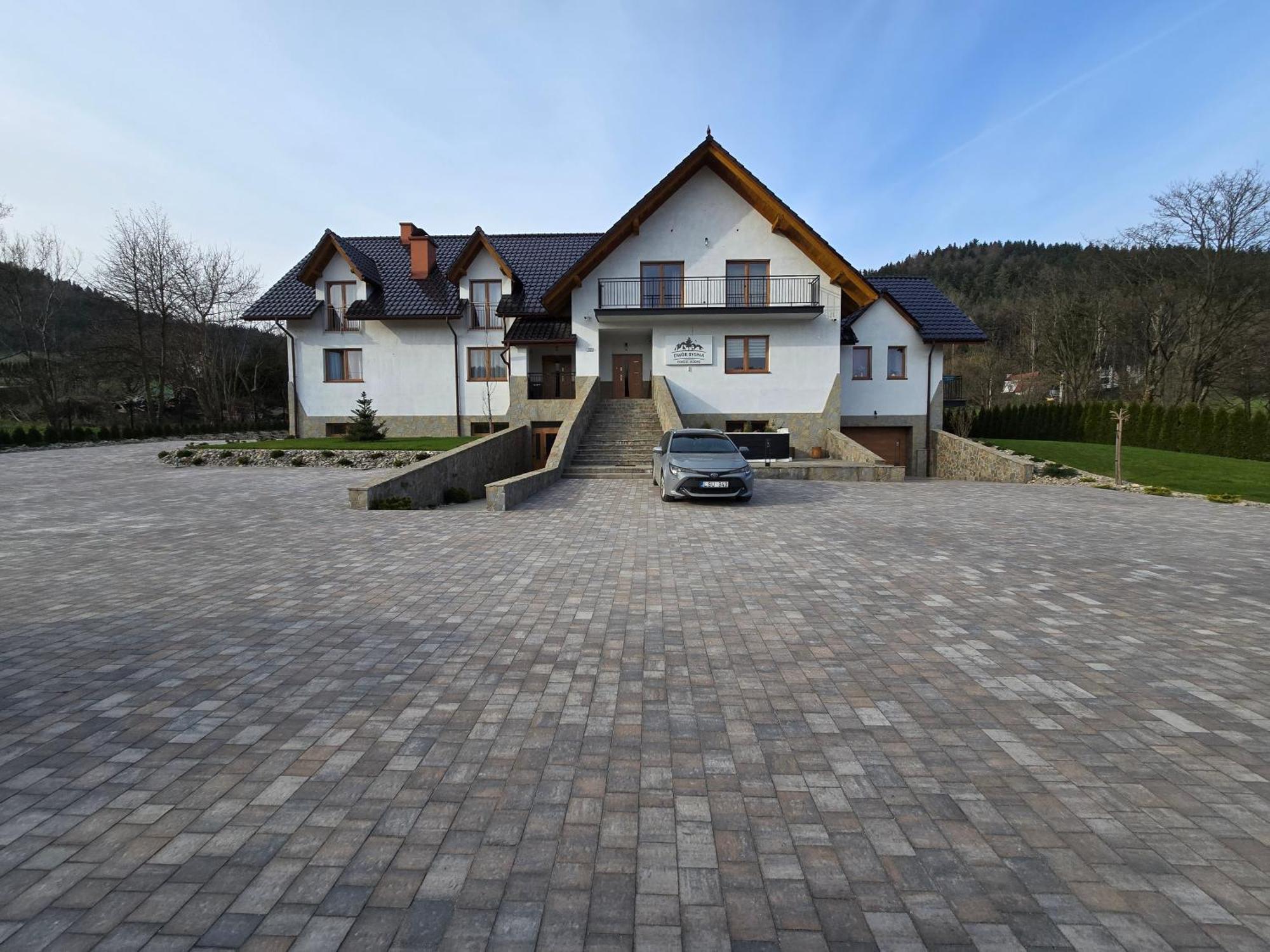 Dwor Bysina Villa Myślenice Eksteriør bilde